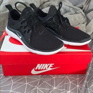 Nike shoes (black and white wmns Aclame’s)